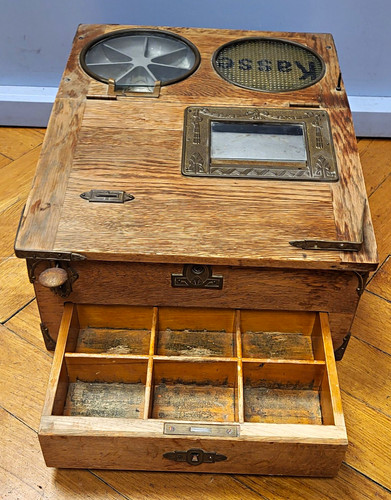 Antike kaufmannskasse aus holz - antike,