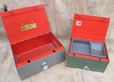 Alte Geldkassetten aus Metall